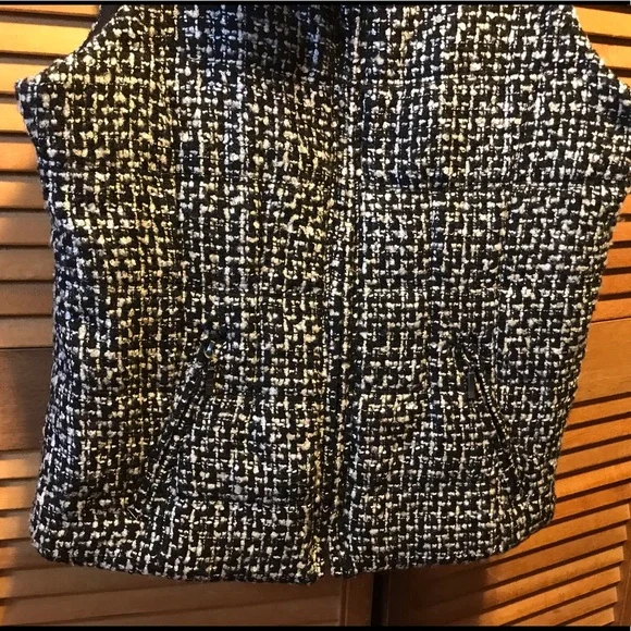 White House Black Market Black & White Boucle Vest - Picture 9 of 12